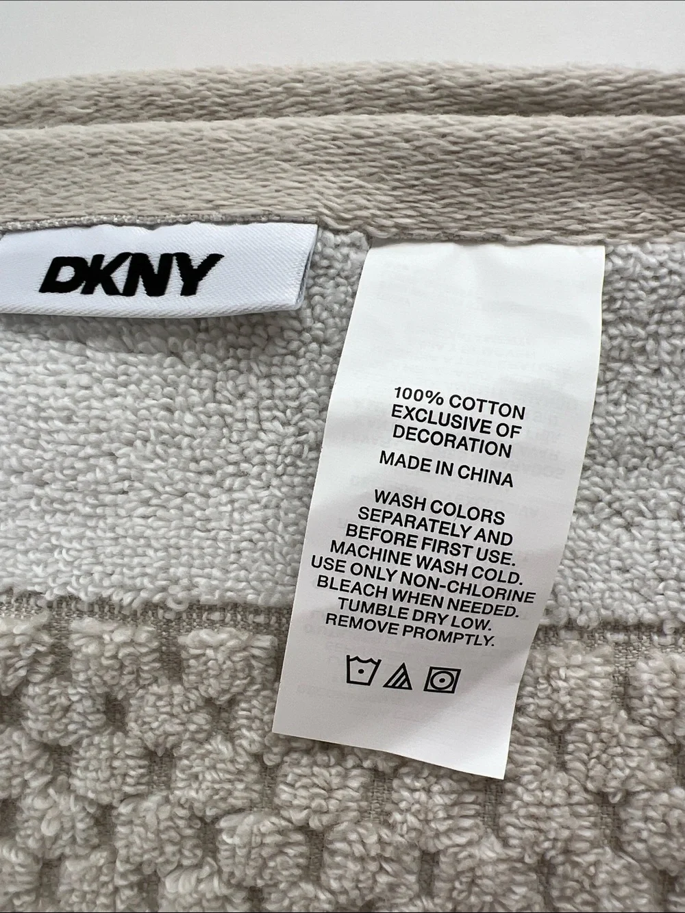 DKNY Bath Towels Tan White Textured Soft Plush 100% Cotton 8 Pc Set NEW